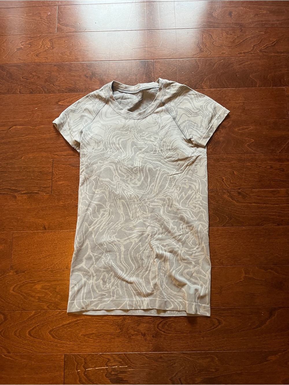 lululemon athletica Gray Short Sleeve Abstract-Print Tee